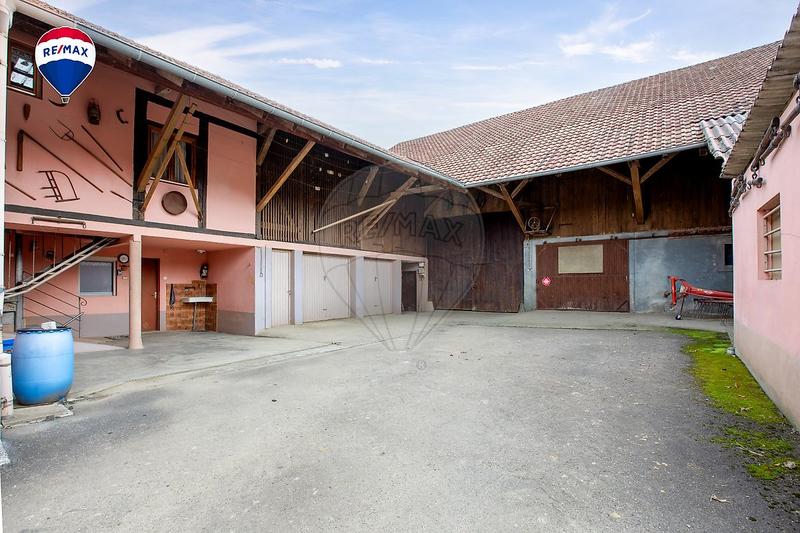 Maison - 179 m² - 9 pièces