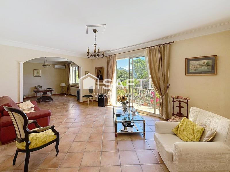 Maison - 220 m² - 9 pièces