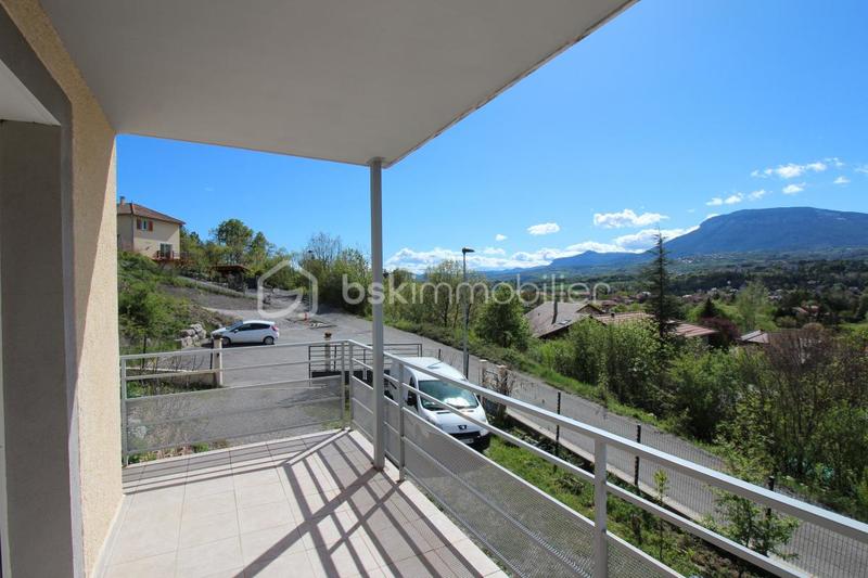 Maison traditionnelle - 171 m² - 7 pièces