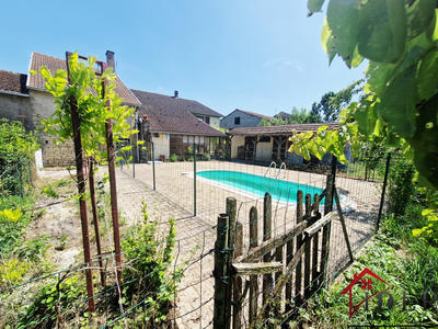 Maison - 220 m² - 7 pièces