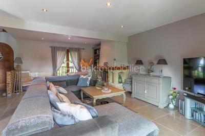 Pavillon - 196 m² - 8 pièces