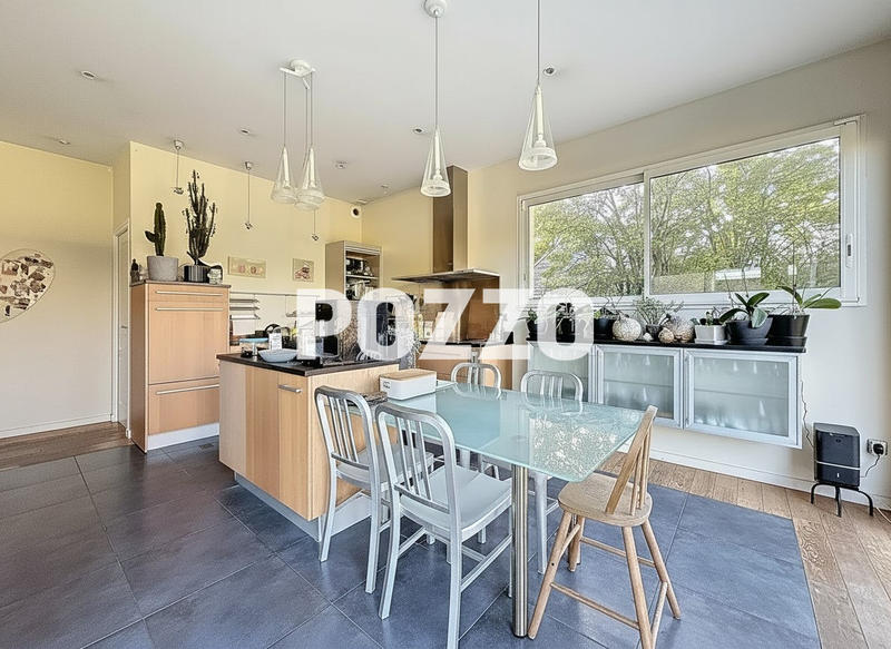 Maison - 190 m² - 8 pièces