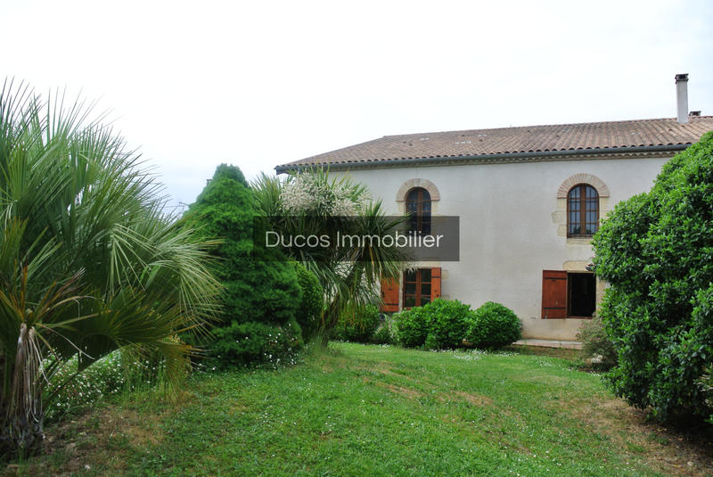 Maison - 460 m² - 10 pièces