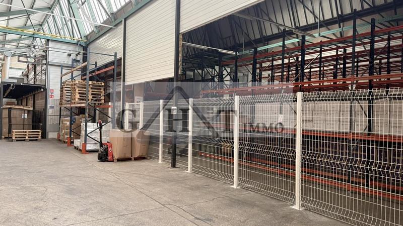 Entrepôt - 2 200 m²