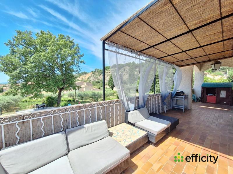 Villa - 225 m² - 9 pièces