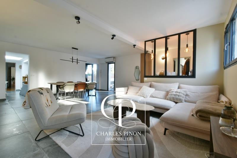 Villa - 219 m² - 6 pièces