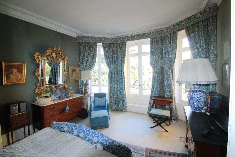 Maison - 289 m² - 15 pièces