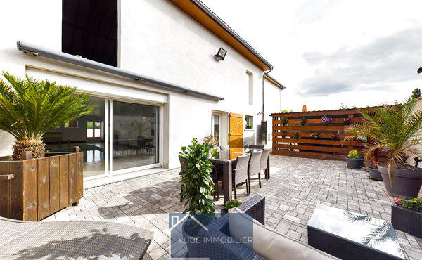 Propriété - 355 m² - 9 pièces