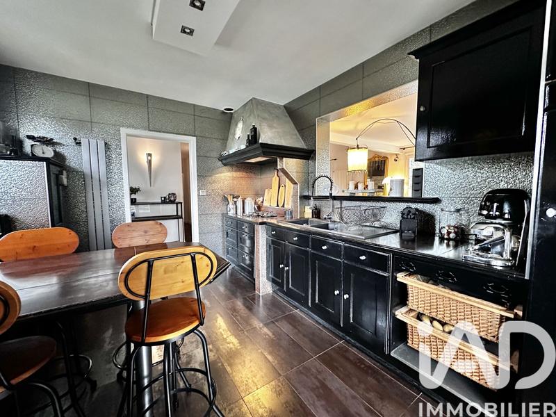 Maison - 300 m² - 8 pièces