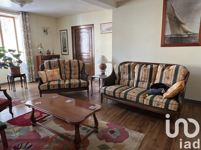 Maison - 237 m² - 11 pièces