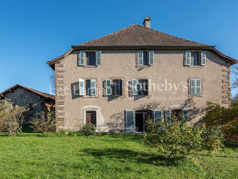 Maison - 1 131 m² - 15 pièces