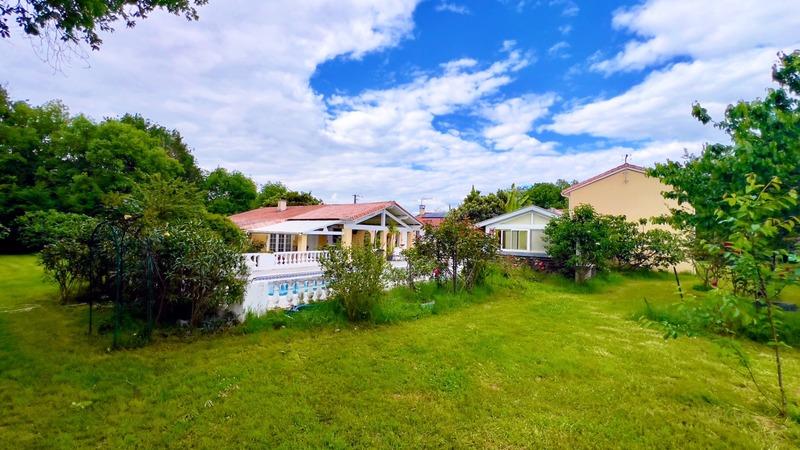 Maison - 300 m² - 9 pièces