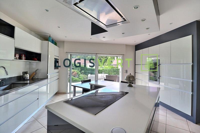 Maison - 198 m² - 8 pièces