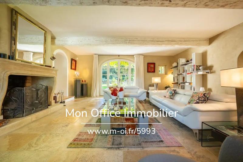 Propriété - 250 m² - 9 pièces