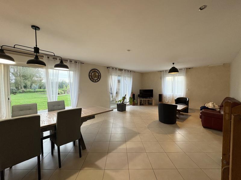 Maison traditionnelle - 165 m² - 8 pièces