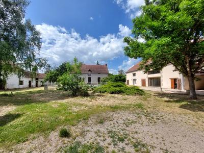 Maison ancienne - 417 m² - 8 pièces