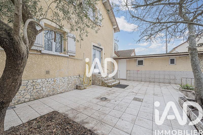 Maison - 99 m² - 5 pièces