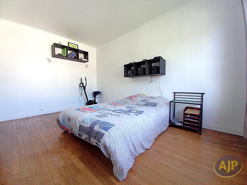 Maison - 137 m² - 7 pièces