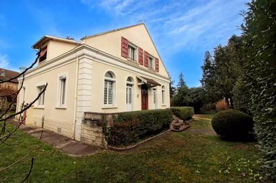 Maison - 202 m² - 7 pièces