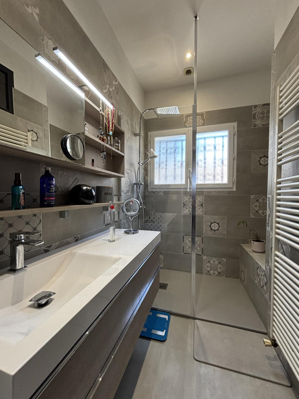 Maison - 220 m² - 8 pièces