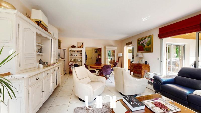 Maison - 264 m² - 8 pièces