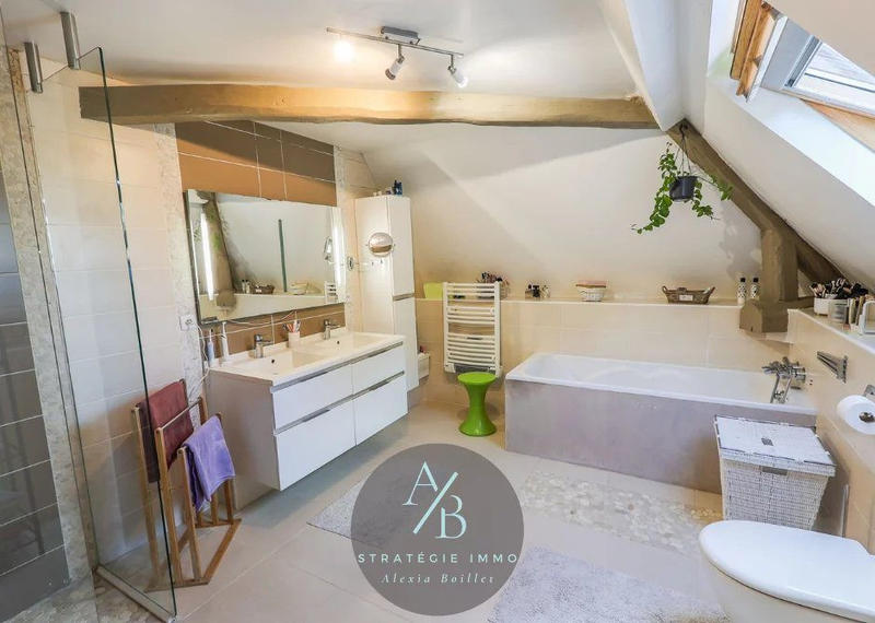 Maison - 310 m² - 9 pièces