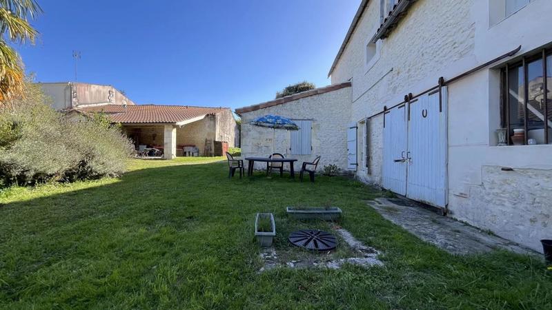 Propriété - 265 m² - 6 pièces