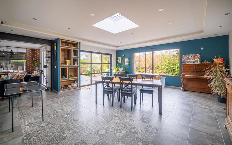 Maison - 230 m² - 8 pièces