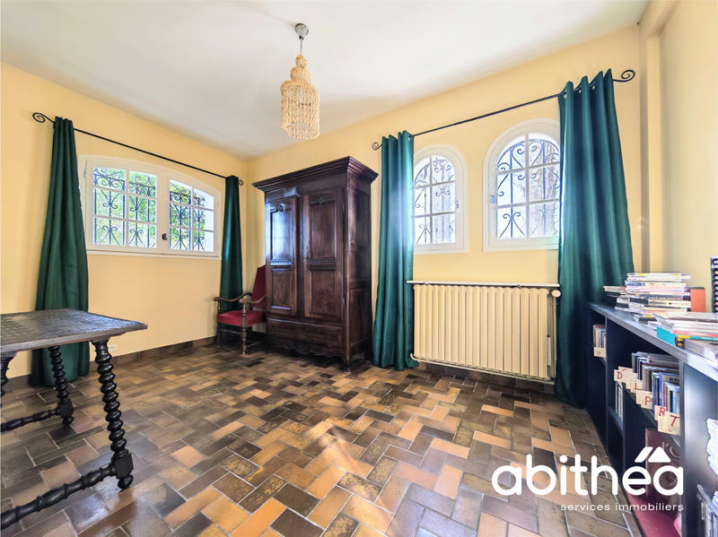 Maison - 250 m² - 11 pièces