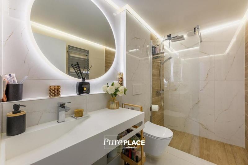 Maison - 250 m² - 8 pièces