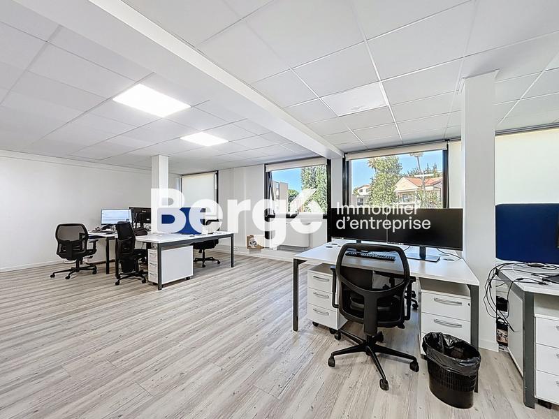 Bureau - 300 m² - 8 pièces