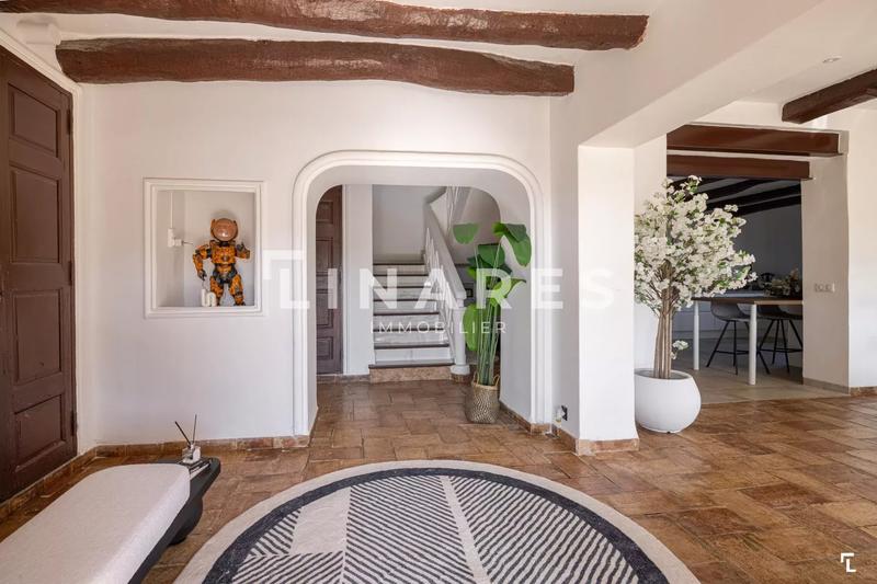 Villa - 300 m² - 9 pièces