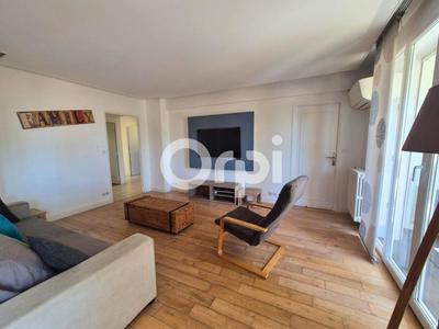 Appartement - 90 m² - 4 pièces