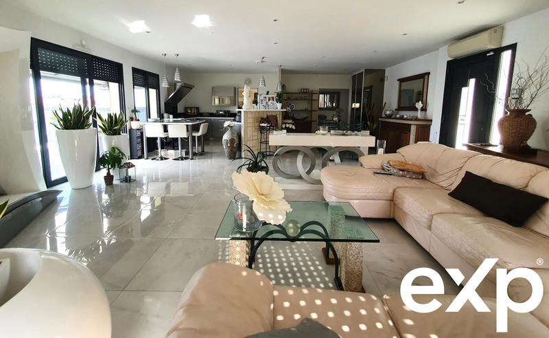 Maison - 224 m² - 7 pièces