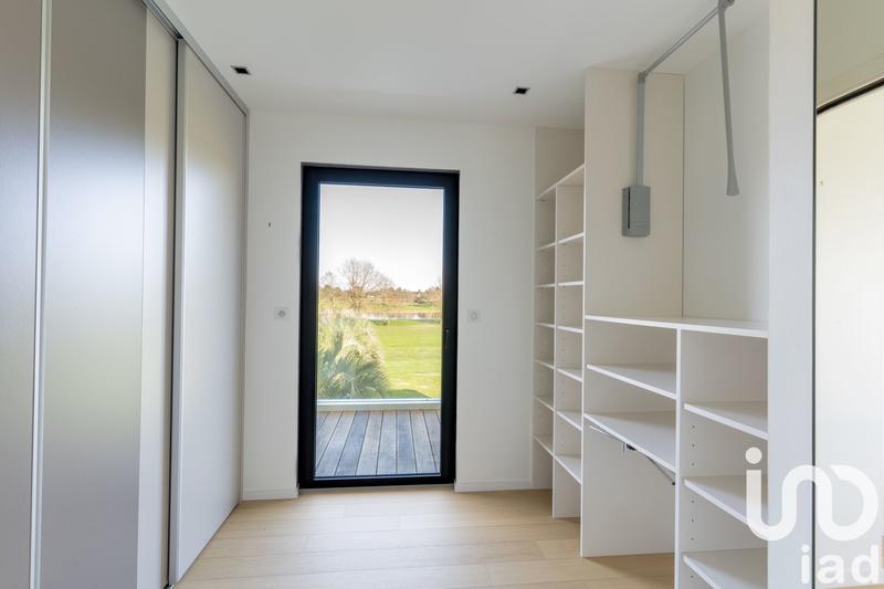 Maison - 240 m² - 8 pièces