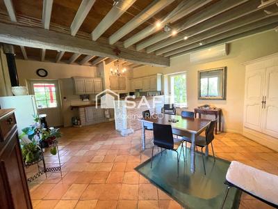 Maison - 247 m² - 9 pièces