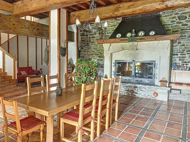 Demeure - 242 m² - 8 pièces