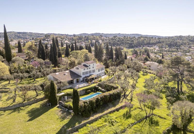 Maison - 401 m² - 9 pièces