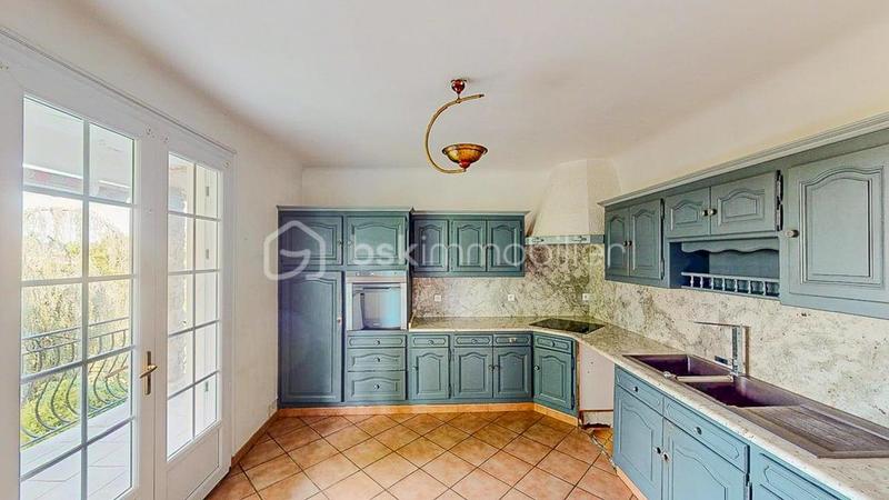 Maison - 240 m² - 10 pièces