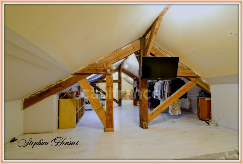 Maison - 262 m² - 12 pièces