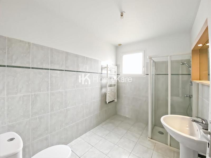 Maison - 1 200 m² - 4 pièces