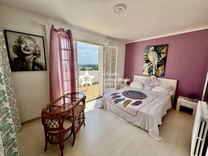 Maison - 250 m² - 8 pièces