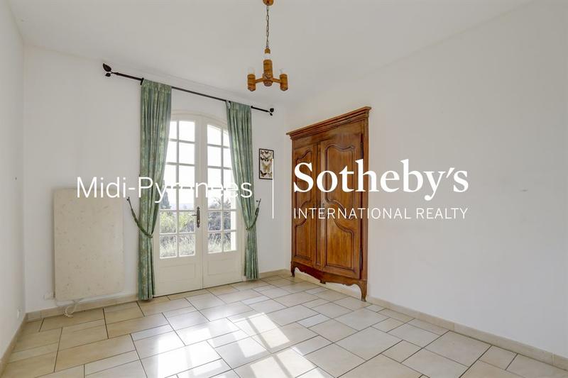 Maison - 270 m² - 10 pièces