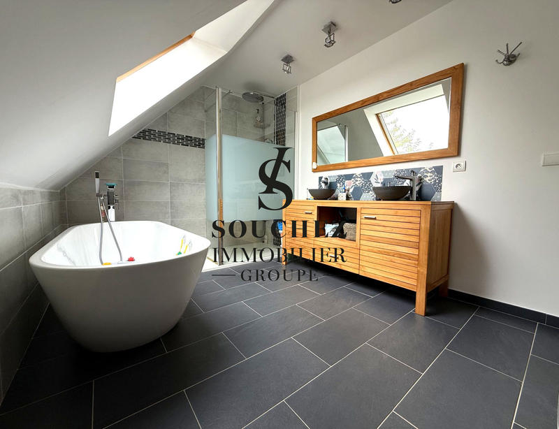 Maison - 185 m² - 7 pièces