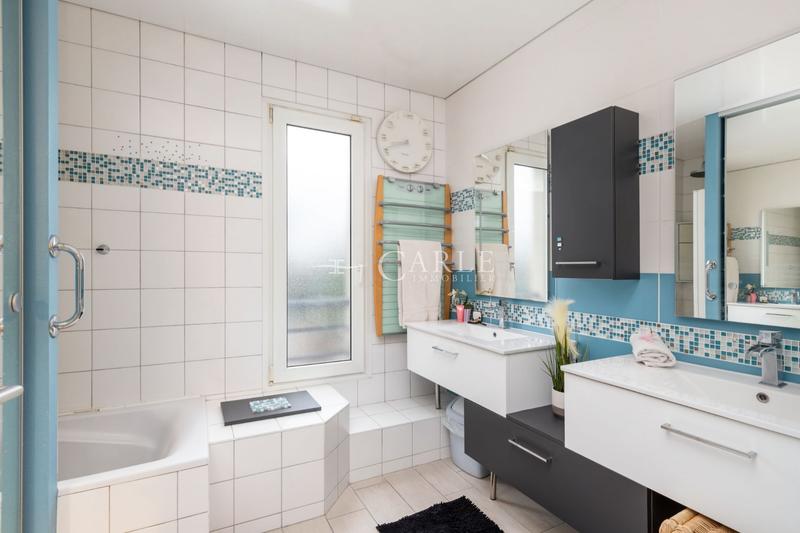 Villa - 207 m² - 9 pièces