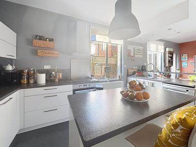 Maison - 210 m² - 6 pièces