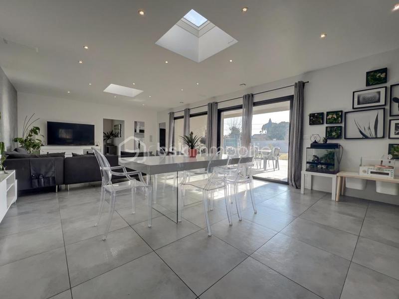 Maison - 180 m² - 6 pièces