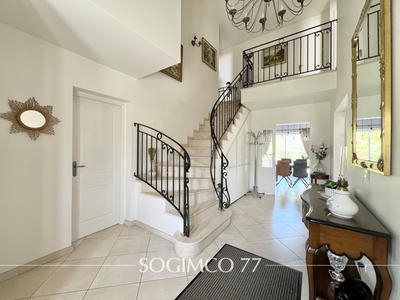 Maison - 179 m² - 7 pièces