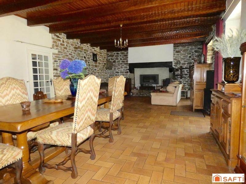 Maison - 220 m² - 9 pièces