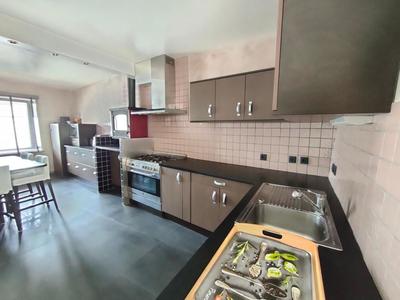 Maison - 218 m² - 5 pièces